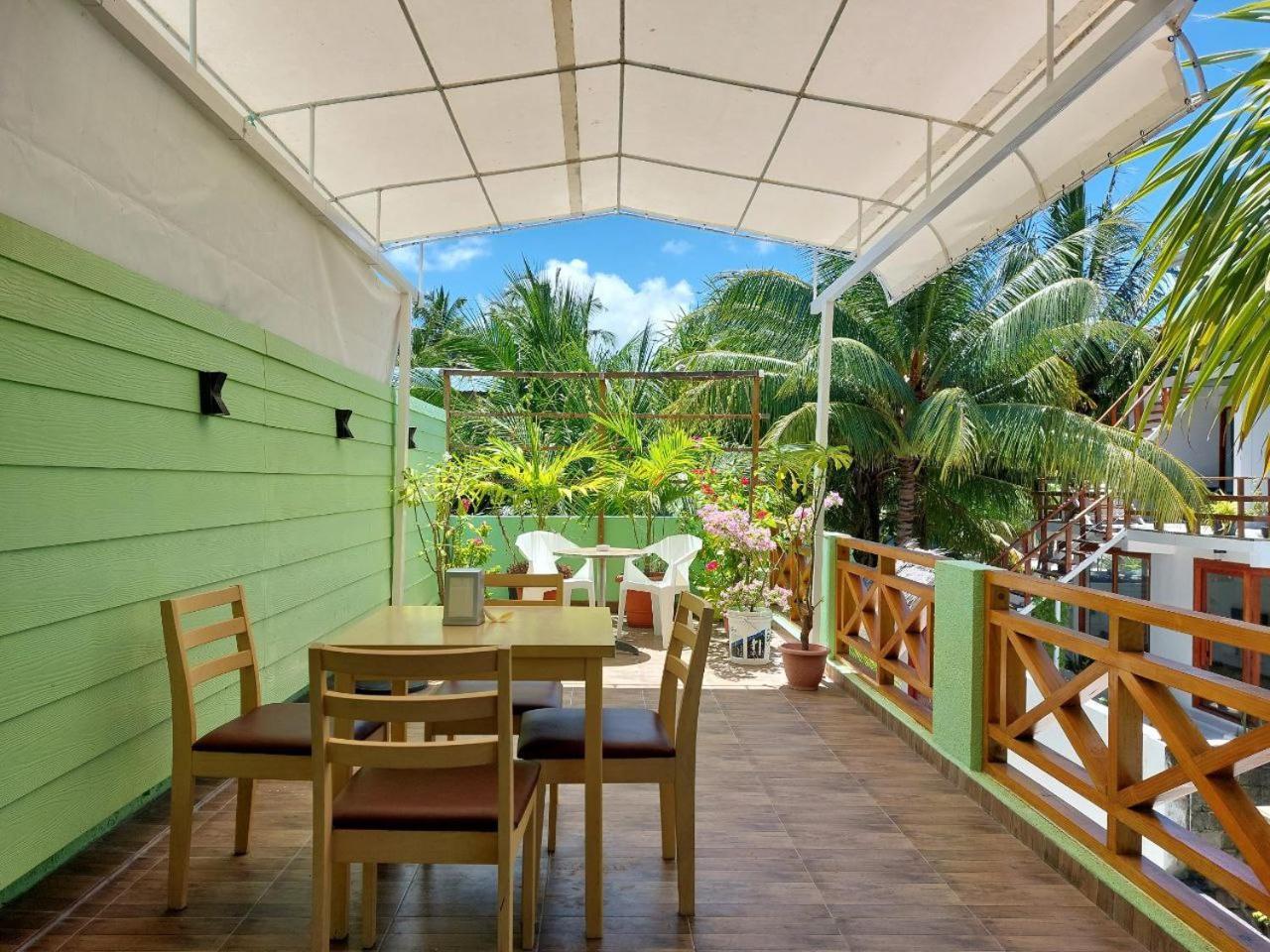 Turtle Maldives - Your Gateway To The Beach & Marine Adventures Await! Omadhoo Exterior foto