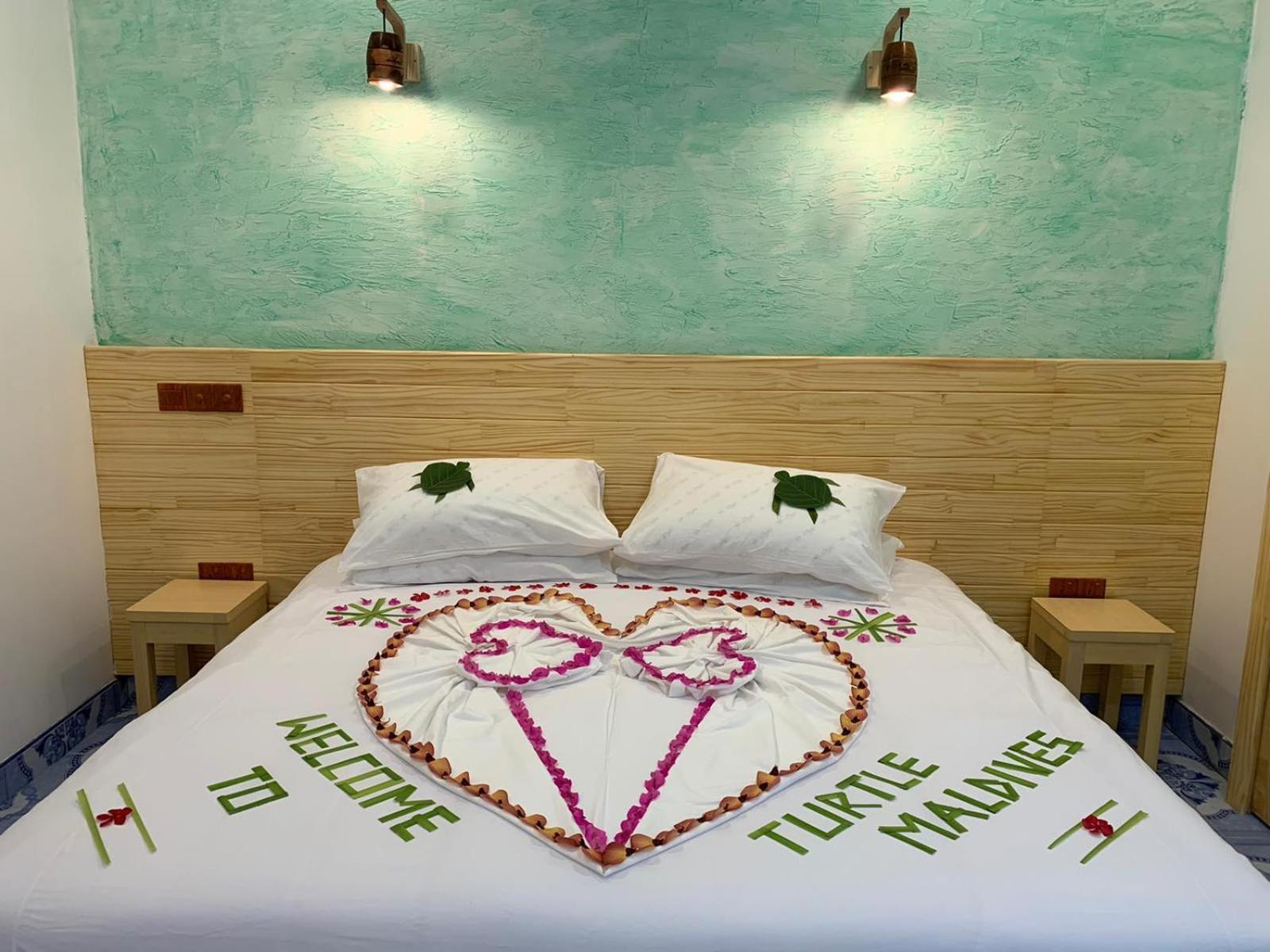 Turtle Maldives - Your Gateway To The Beach & Marine Adventures Await! Omadhoo Quarto foto